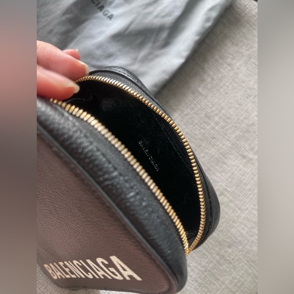 Authentic Balenciaga body bag - Picture 6 of 15